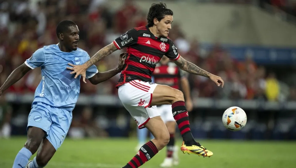 Ordóñez (izq.) durante el partido con Flamengo en Brasil por la Copa. Foto: APG.