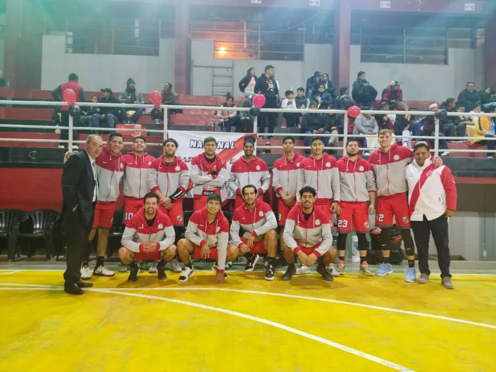 El plantel de Nacional Potosí que ganó en Oruro. Foto: Nacional Potosí.