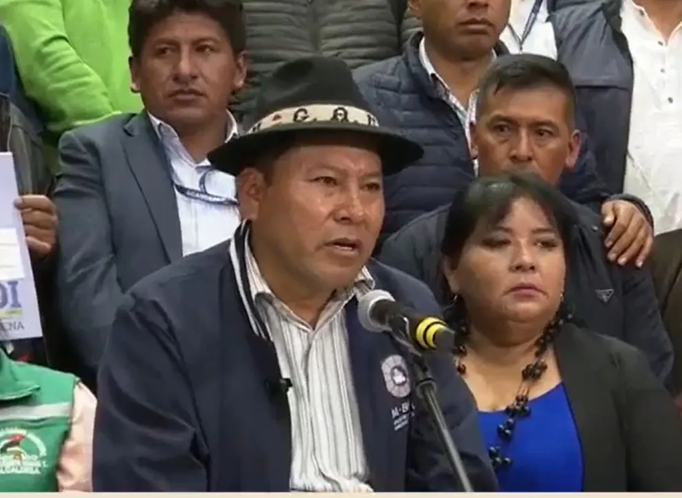 Flavio Merlo, presidente de la FAM-Bolivia, brinda conferencia de prensa en la Casa Grande del Pueblo. Foto. Captura BTV