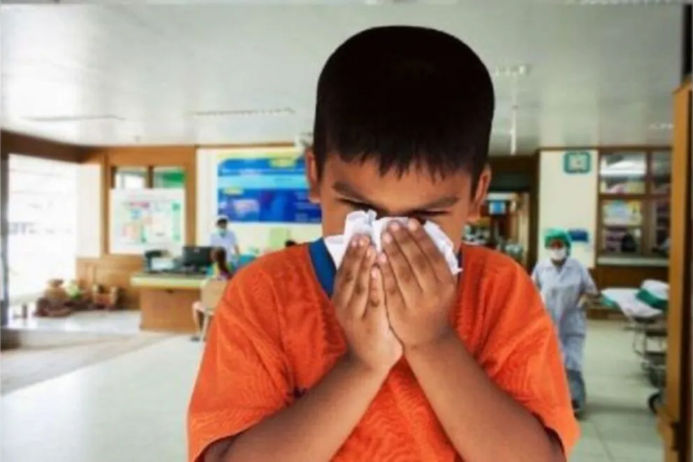 Un niño en un centro de salud (imagen referencial). Foto: Página 12 