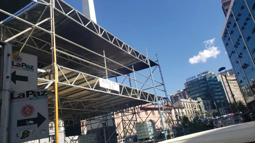 La estructura levantada en la avenida Camacho de La Paz. Fotos: Carlos Quisbert / Visión 360