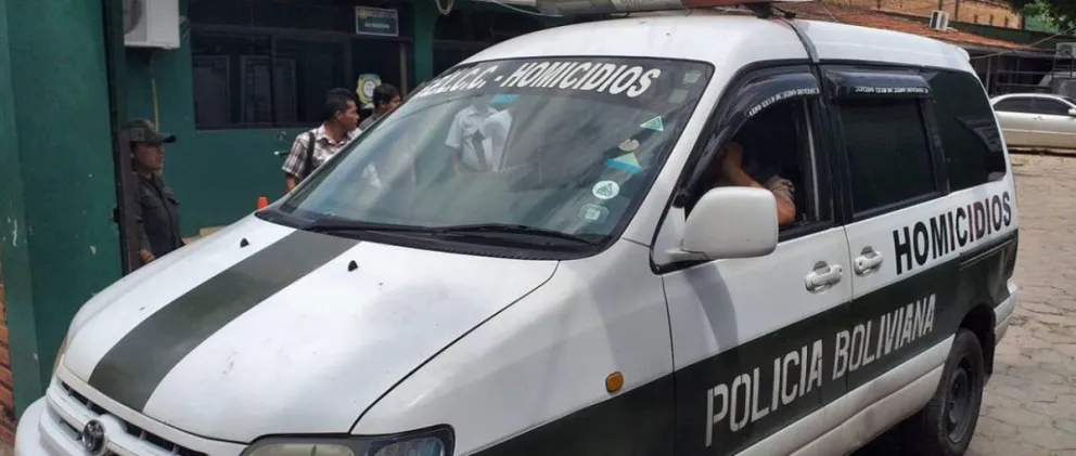 Una patrulla de Homicidios de la Policía, en Santa Cruz. Foto. Eje tv (Referencial)