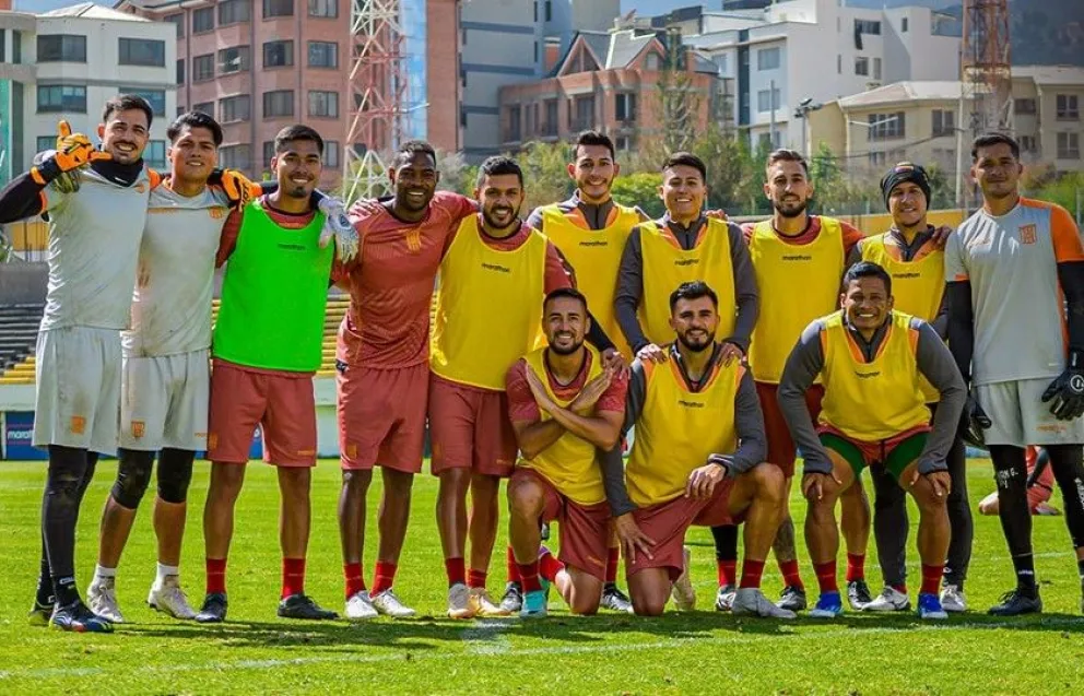 Jugadores del Tigre en el cierre de entrenamientos del sábado en su estadio de Achumani. Foto: club The Strongest