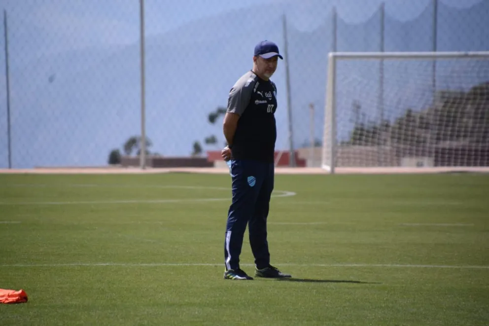 Robatto en una práctica celeste en la Academia. Foto: Archivo Digital.