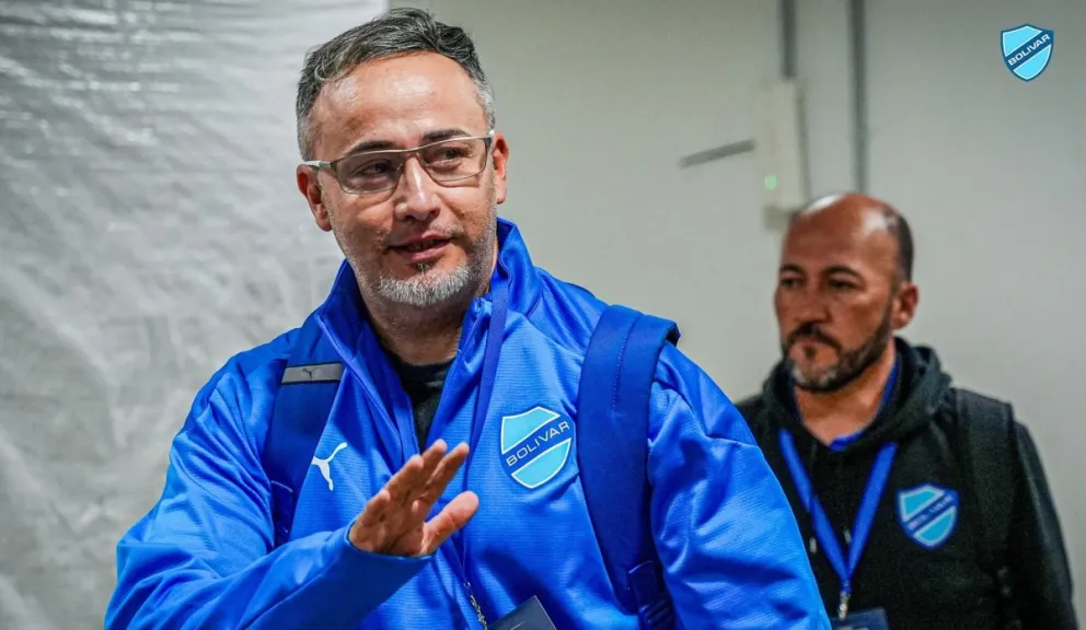 Robatto no quiso brindar hablar en el aeropuerto de El Alto. Foto: Club Bolívar.