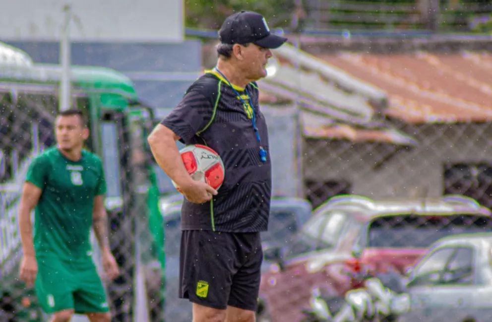 Tucho Antelo, entrenador de Oriente que tiene respaldo de su presidente. Foto Oriente Petrolero