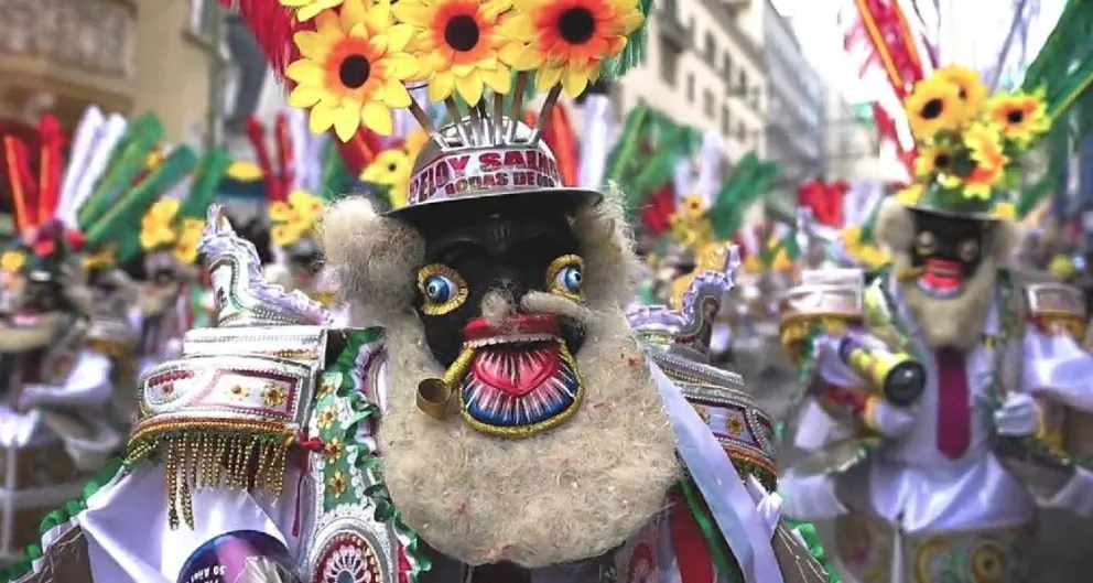 Un bloque de morenos durante una versión anterior de la entrada folklórica del Gran Poder.   FOTO: BTV