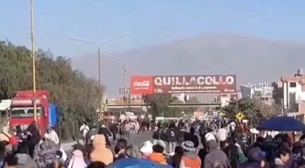 Vecinos instalaron puntos de bloqueo en Quillacollo. Foto: Captura RTP