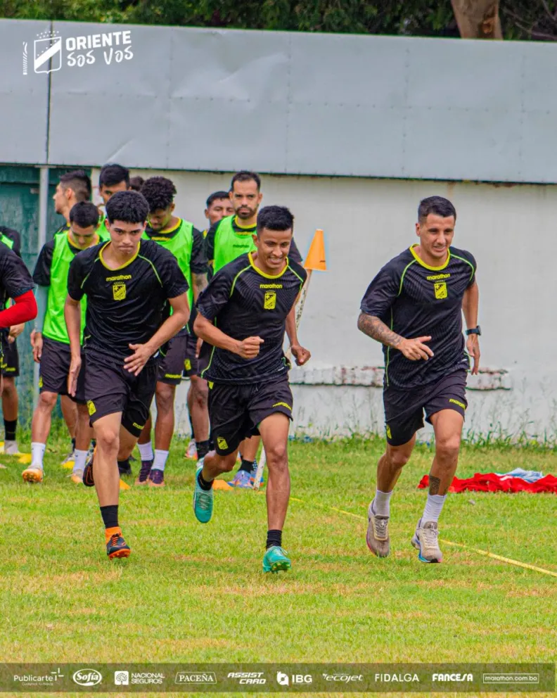 Los jugadores juveniles de Oriente Petrolero, en un trabajo anterior. Foto Oriente Petrolero