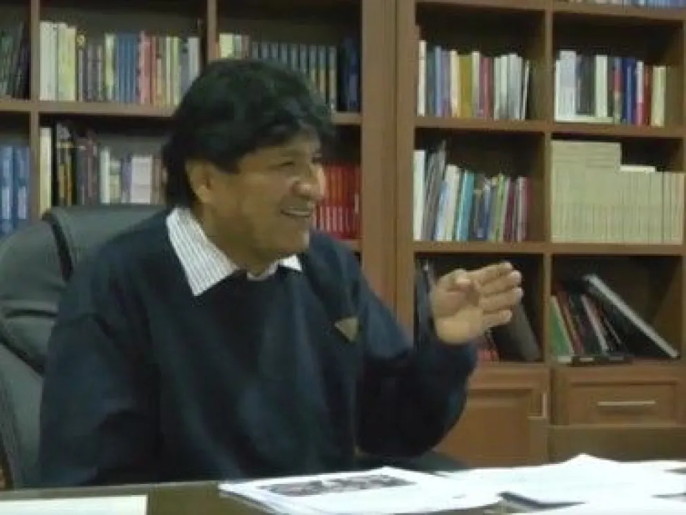 El expresidente Evo Morales, hoy en su programa emitido a través de la radio Kawsachun Coca.