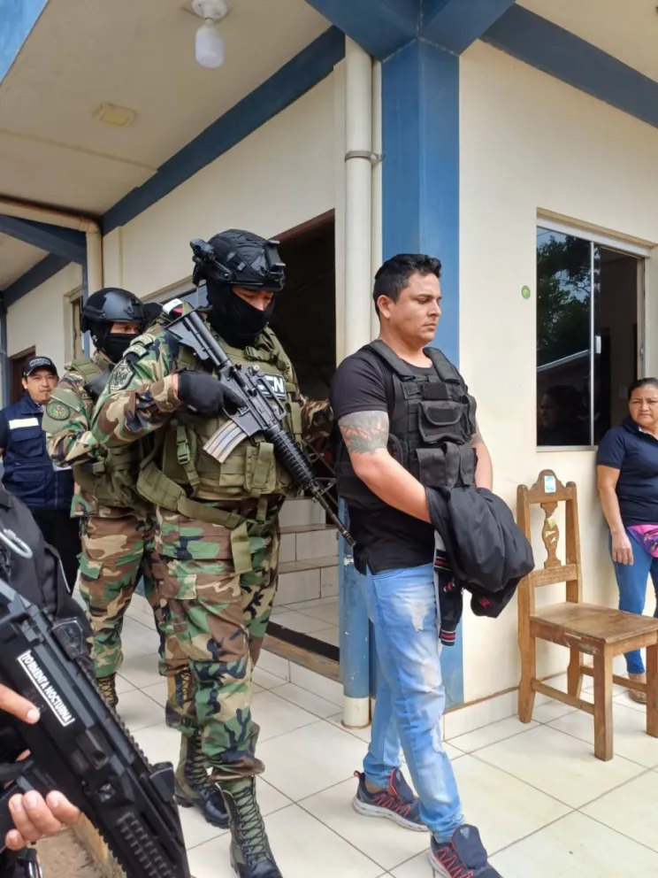 La Felcn capturó a Luiz Gomez Da Silva, buscado por narcotráfico e identificado como miembro del Comando Vermelho. Foto: Ministerio de Gobierno