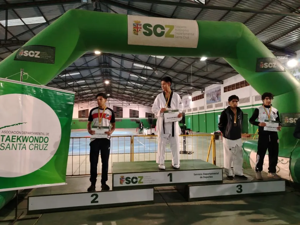 Menacho en el podio de los mejores, en el último torneo nacional. 