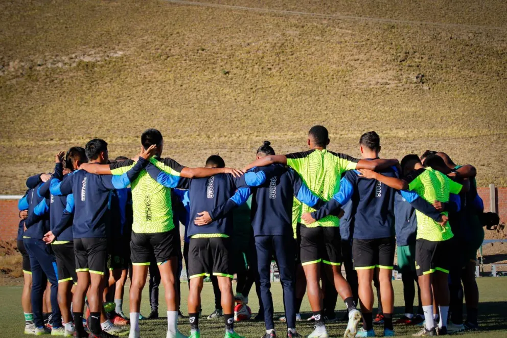 Los jugadores de CD San Antonio en su último trabajo en Oruro. CD San Antonio