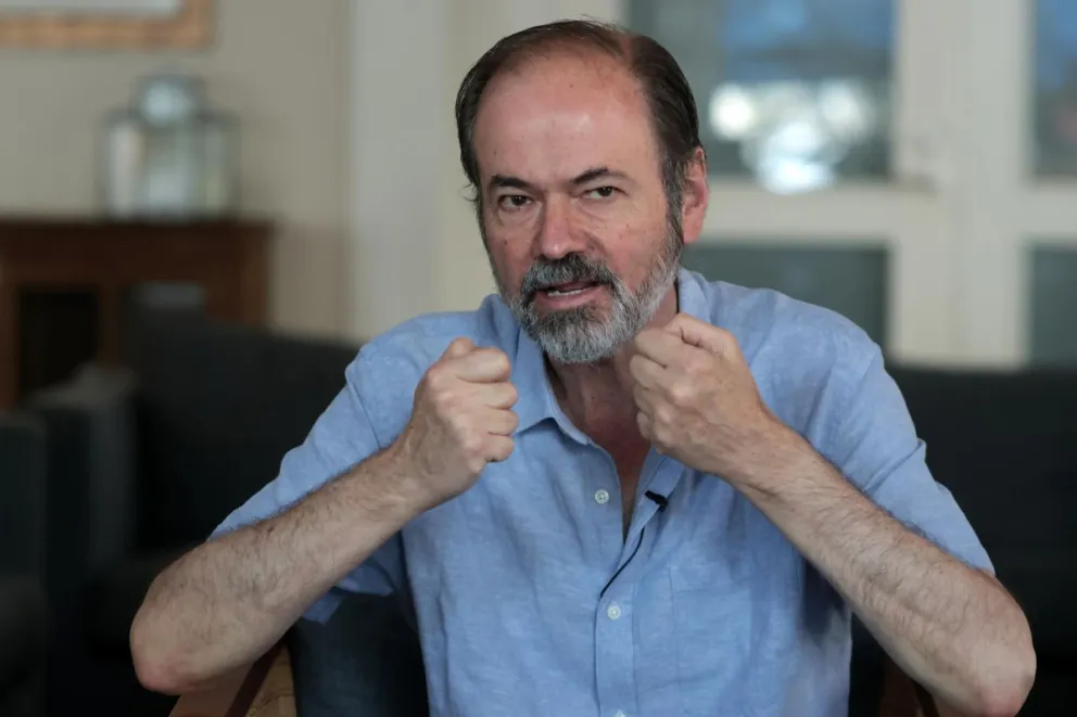 El escritor y periodista mexicano Juan Villoro habla en una entrevista con EFE en la Ciudad de Panamá (Panamá). Foto: EFE