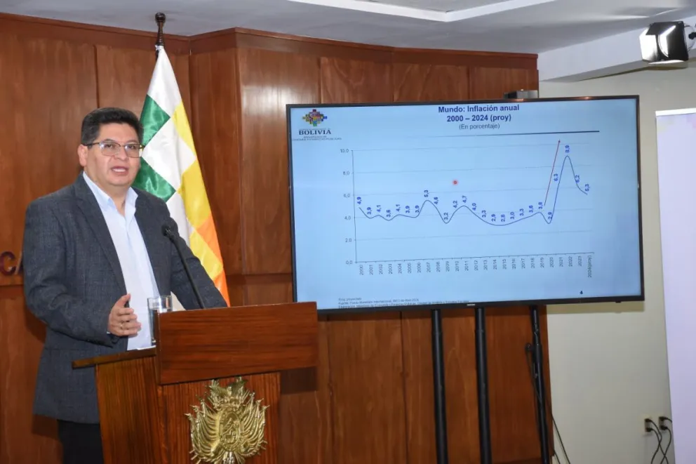 Marcelo Montenegro, ministro de Economía, brinda conferencia de prensa. Foto: APG