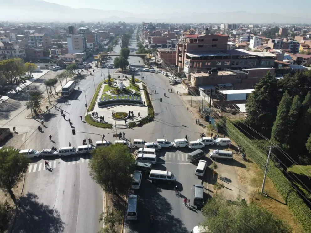 Bloqueos en una avenida de Cochabamba. Fotos: APG