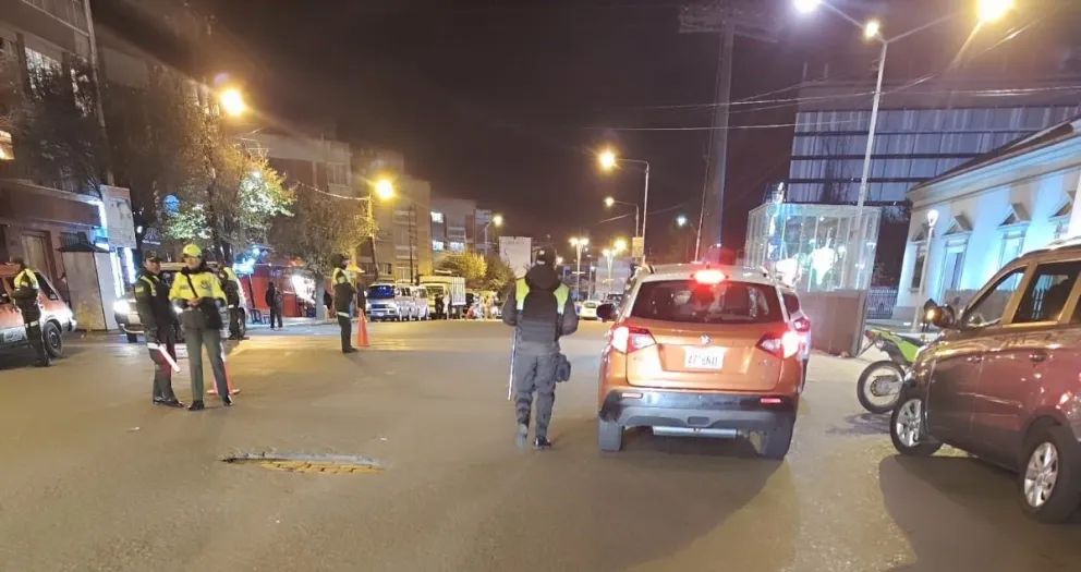 Un control en una vía de La Paz. Foto: @EDelCastilloDC