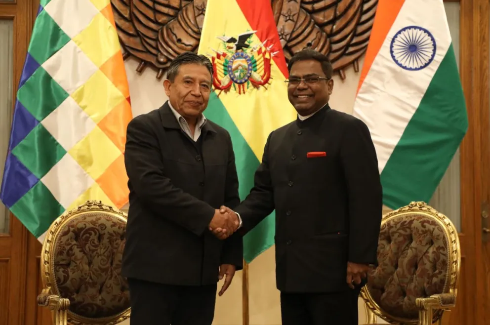 El vicepresidente David Choquehuanca y Vishvas Vidu Sapkal, durante su reunión. Foto: Vicepresidencia 