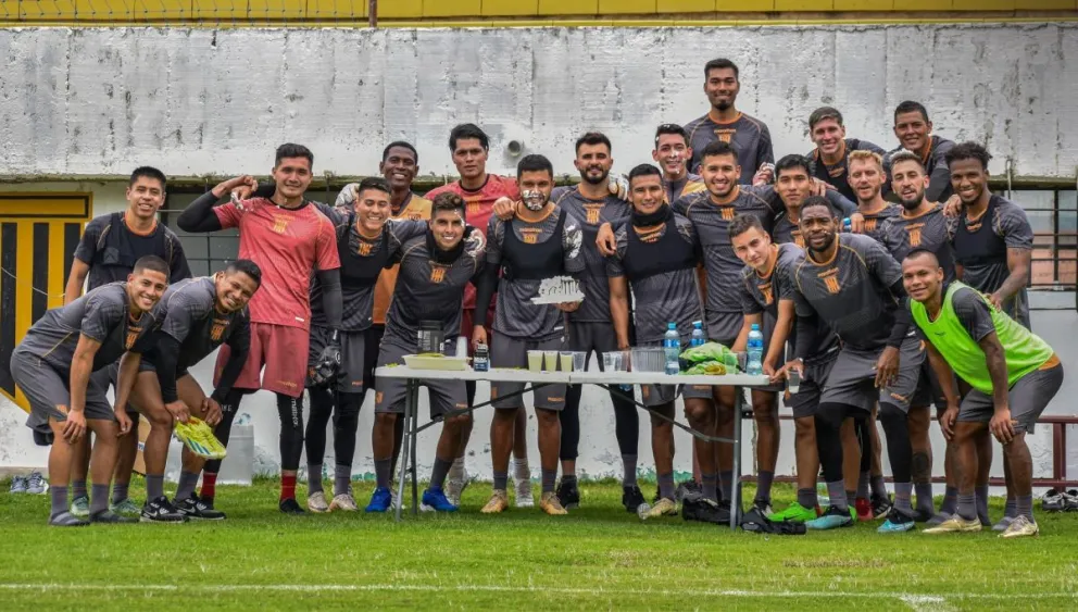 Jugadores del Tigre durante un entrenamiento pasado en su estadio de Achumani. Foto: club The Strongest