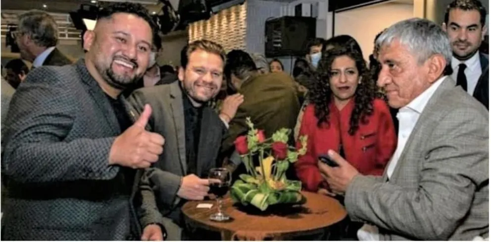 Lora en uno de los tantos eventos que compartía con las autoridades ediles.  Foto: RRSS 