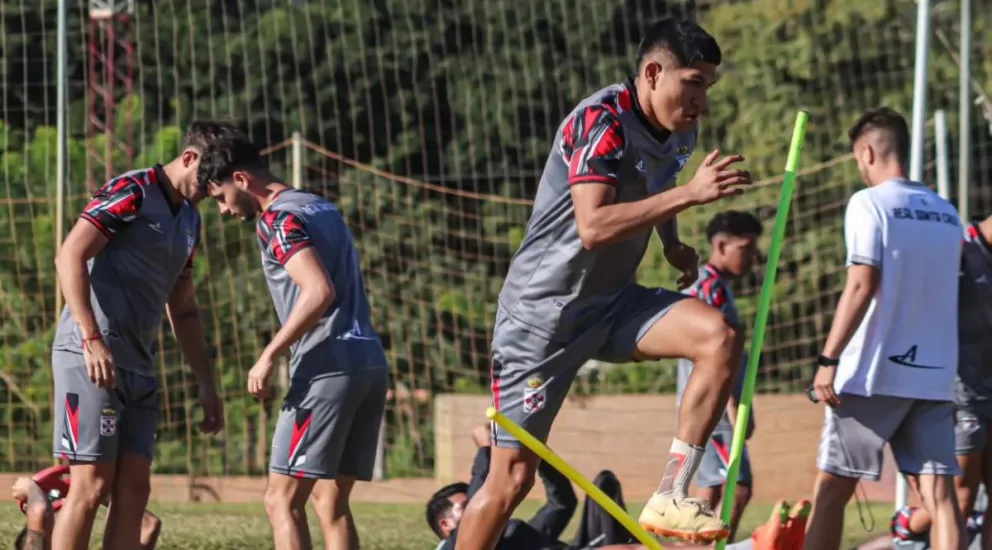 Jugadores de Real Santa Cruz en el cierre de entrenamientos de cara al partido con GV. Foto: club Real Santa Cruz