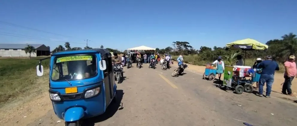 La ruta Santa Cruz hacía Beni permaneció bloqueada hoy. Foto: Unitel.