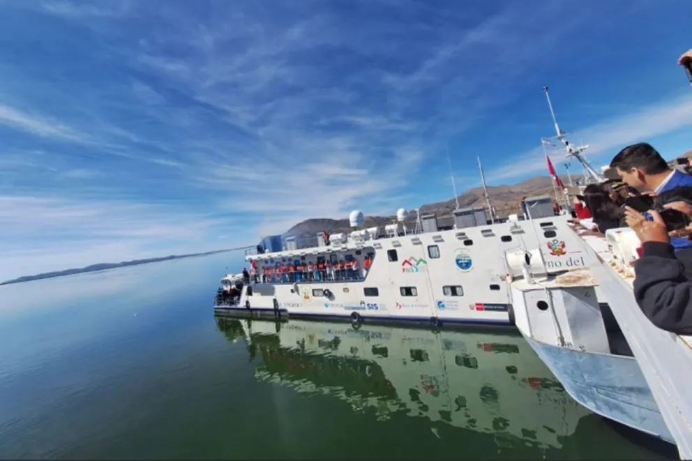 El navío del PIAS Lago Titicaca I, tras su arribo a las islas Taquile y Amantaní. Foto: Andina