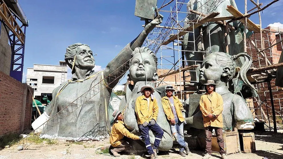 El conjunto de esculturas en honor a Rosario Vera, en Argentina. Foto: Cortesía Juan García