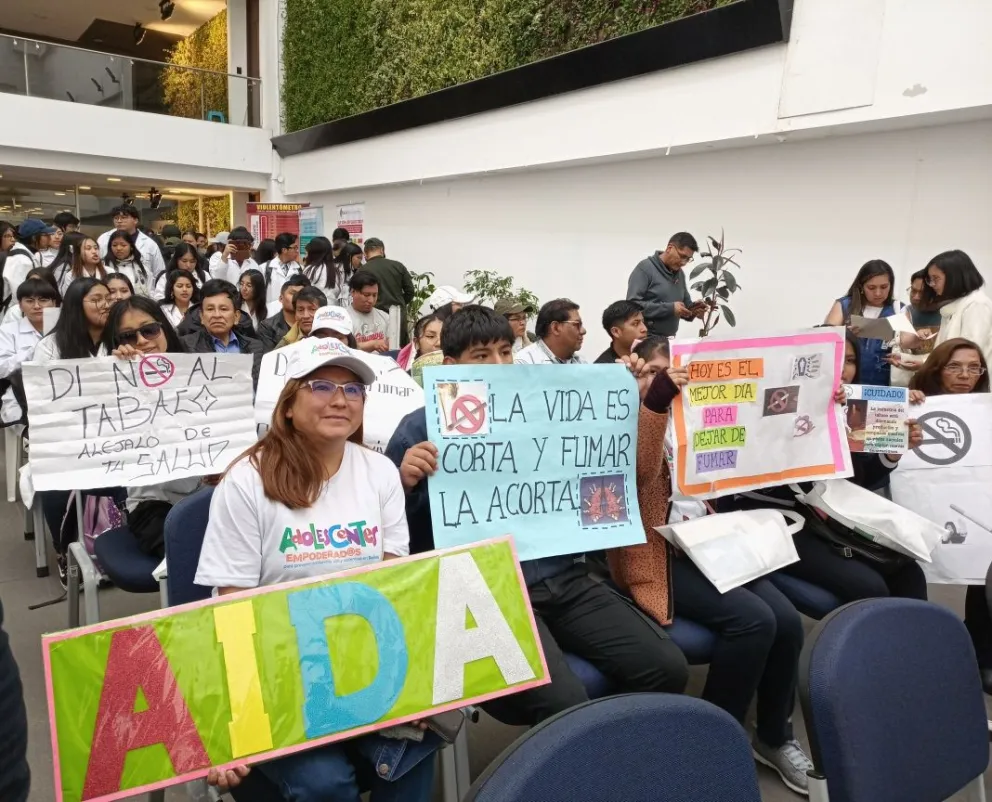 Con una caminata que movilizó a una centena de jóvenes se celebró el Día Mundial Sin Tabaco. Foto: Ministerio de Salud.
