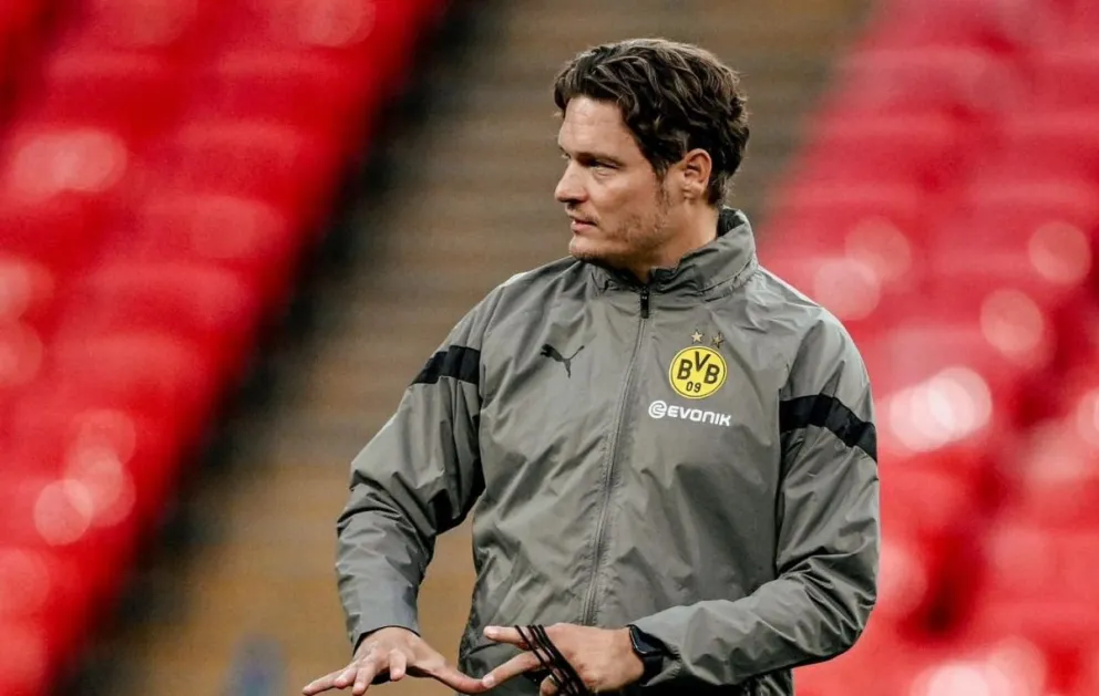 Edin Terzic, DT del club alemán, en la última práctica previa a la final. Foto: Borussia Dortmund, 