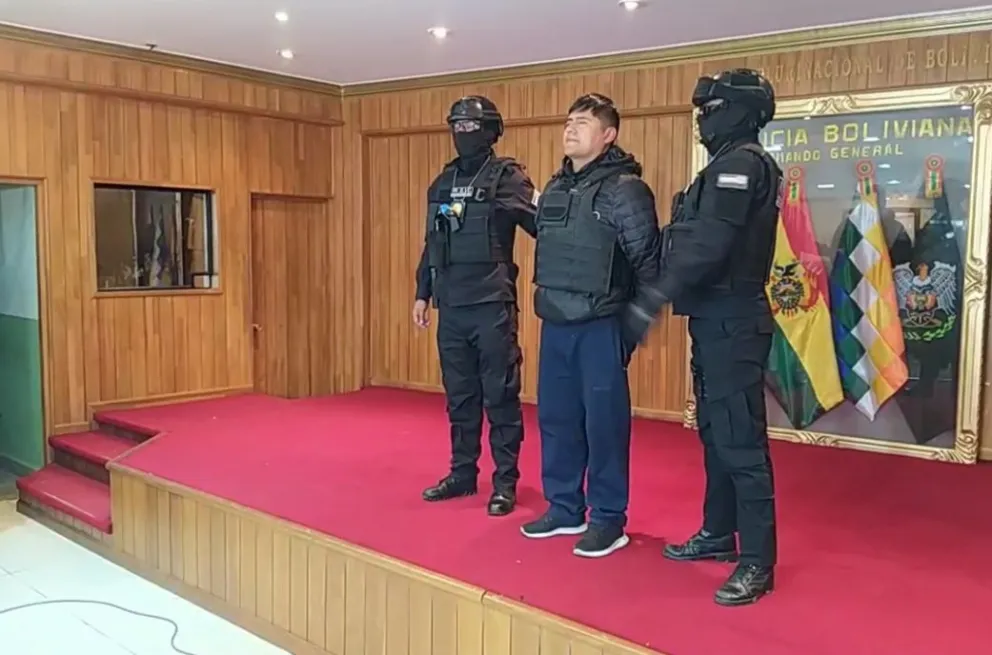 Willy Limachi, el feminicida confeso, cuando fue presentado por las autoridades de Gobierno. Foto: ABI