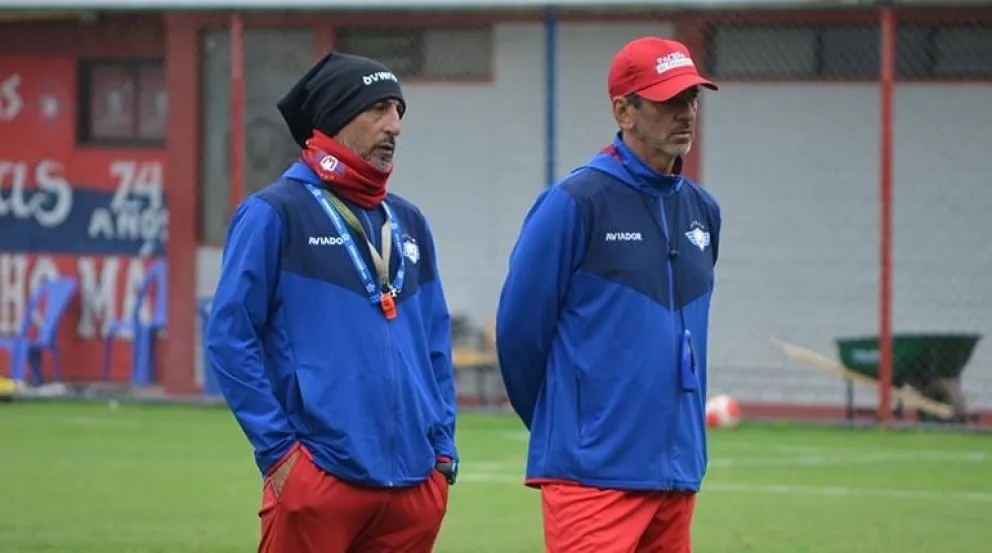 Cristian Díaz y Gastón Ramondino cuando fueron presentados en el "aviador". Foto Wilstermann