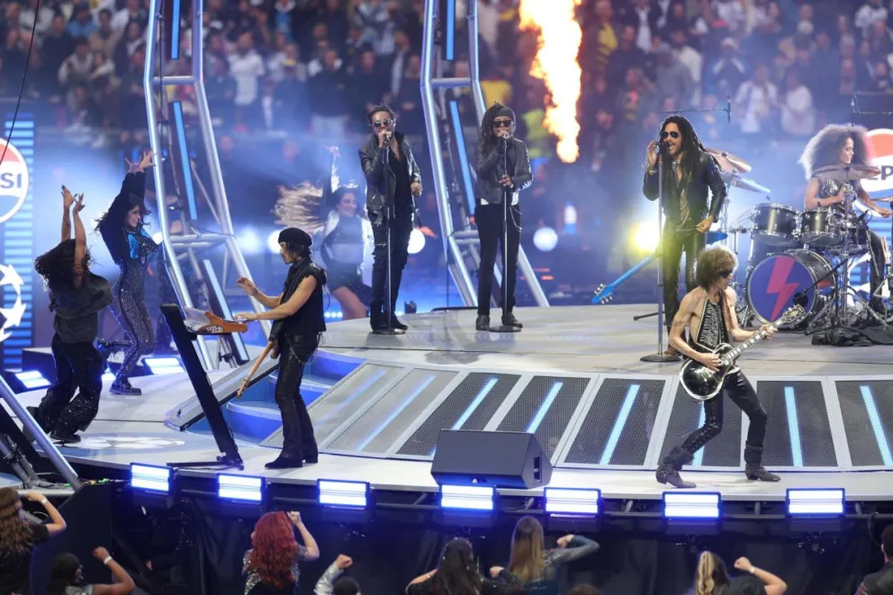 El espectáculo musical de Lenny Kravitz en el escenario de Wembley. Foto EFE