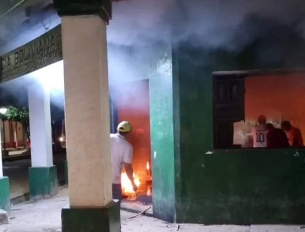 Las instalaciones de la Policía de Santa Ana del Yacuma tras el incendio. Foto: Informando TV