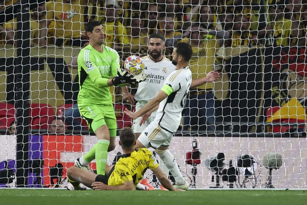 El golero Courtois en la final de la Champions entre el Real Madrid y Dortmund. Foto EFE