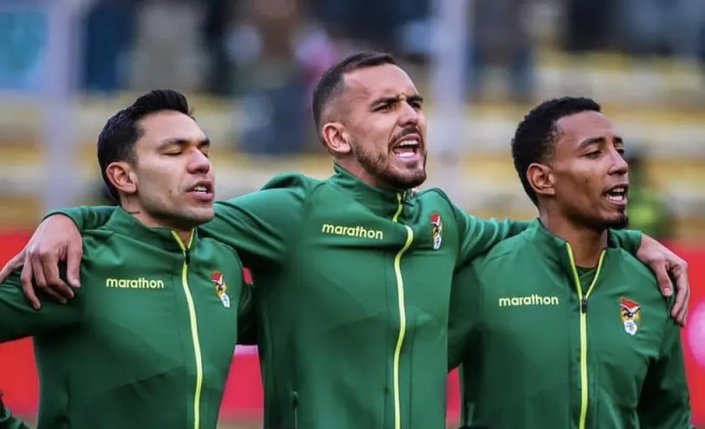 Luis Haquín (centro) junto a Carmelo Algarañaz y Jairo Quinteros.