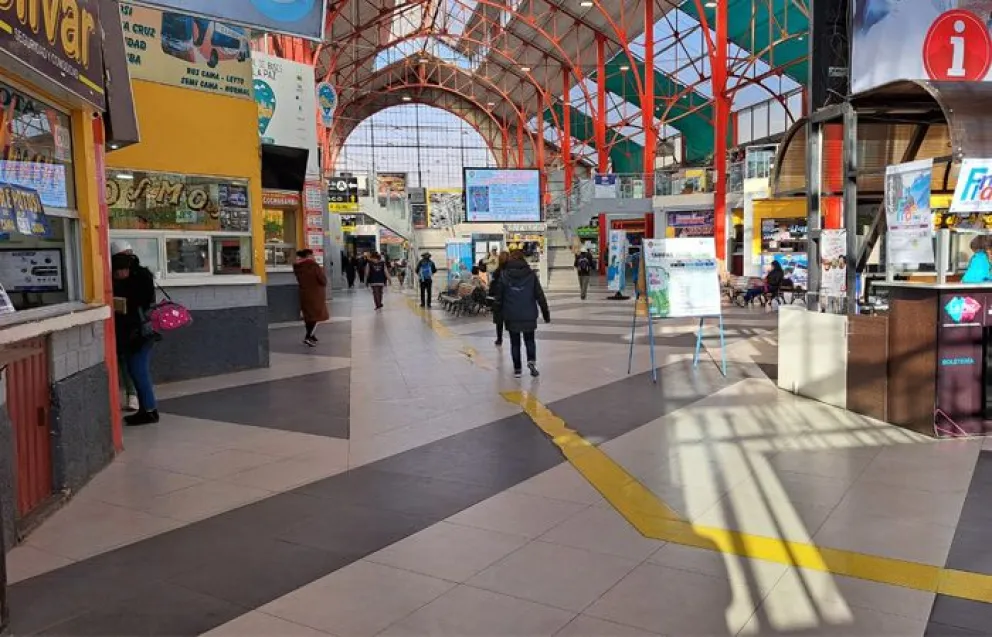 El interior de la Terminal de Buses de La Paz. Foto. Erbol