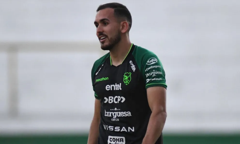 Luis Haquín en el trabajo vespertino en el estadio Tahuichi Aguilera. Foto FBF