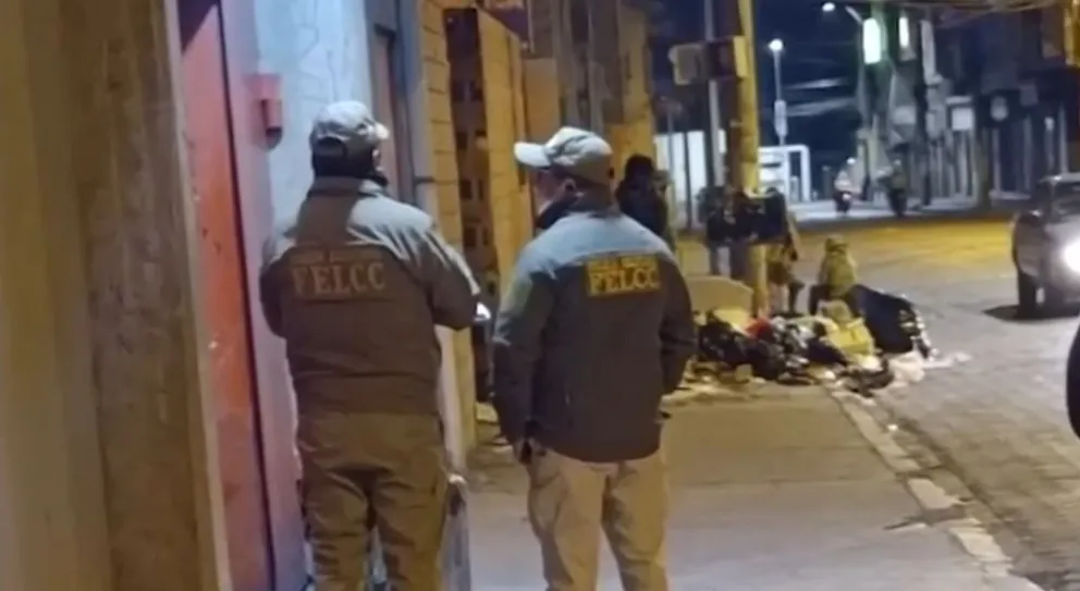 Efectivos de la Policía en el lugar del crimen. Foto: Captura de video