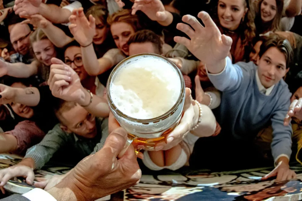 Una fiesta de la cerveza en una imagen de archivo. Foto: EFE