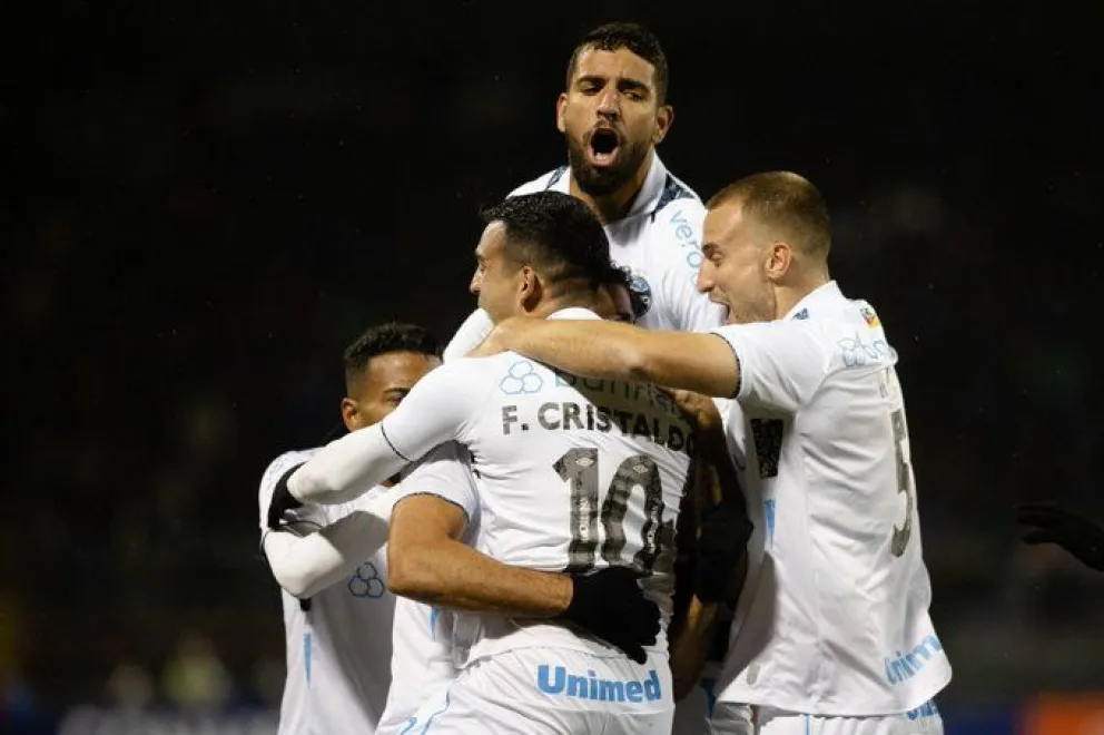 La celebración de los jugadores de Gremio por el gol de Diego Costa. Foto; Gremio FC.