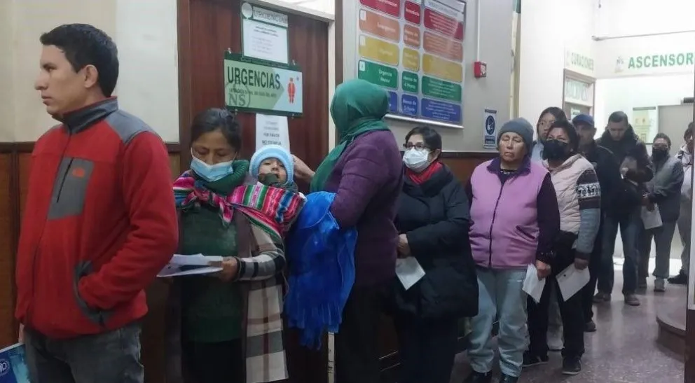 Pacientes en un centro de salud de La Paz. Foto: Unitel
