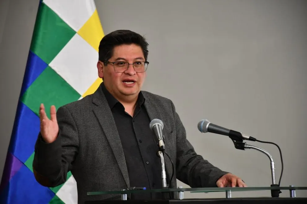 El ministro de Economía durante la conferencia de este miércoles. Foto: APG