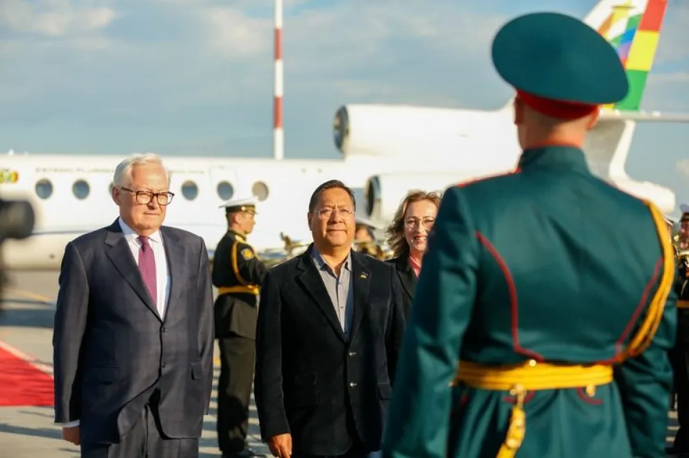 El presidente Arce tras su arribo a suelo ruso. Foto: ABI / Comunicación presidencial