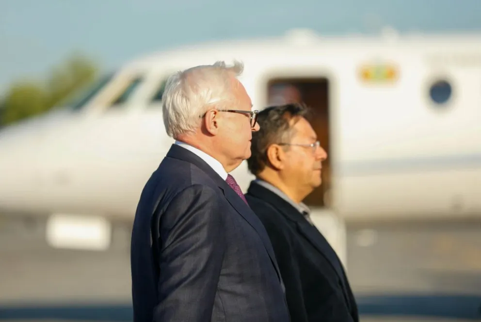 El presidente Luis Arce tras su llegada a San Petersburgo, Rusia. Foto: Facebook de Luis Arce