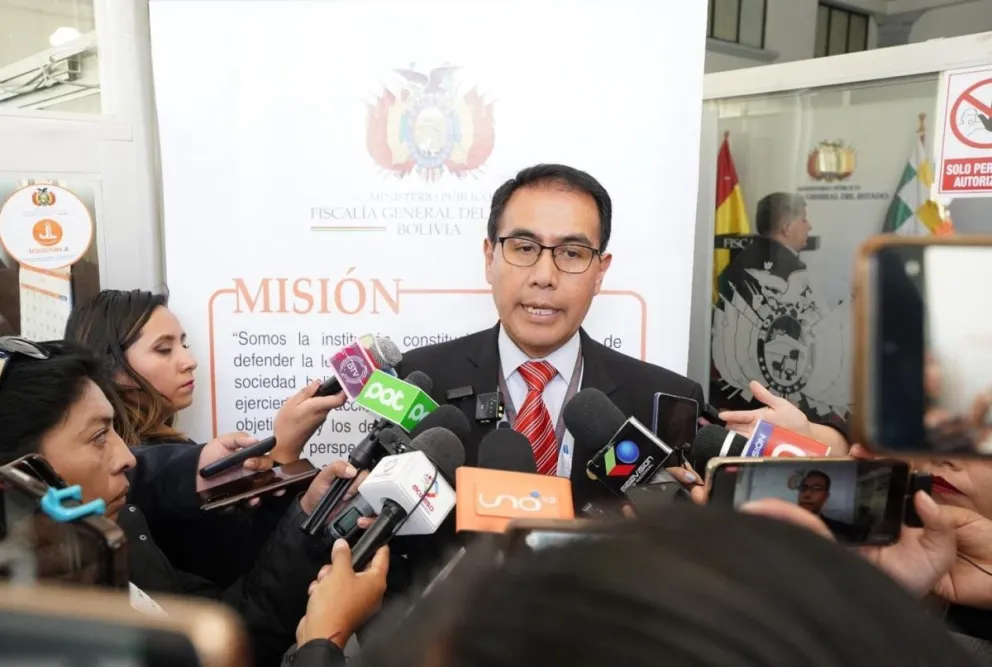 José Luis Tarquino, director de Comunicación de la Fiscalía General del Estado, se dirige a la prensa. Foto: Fiscalía General del Estado.