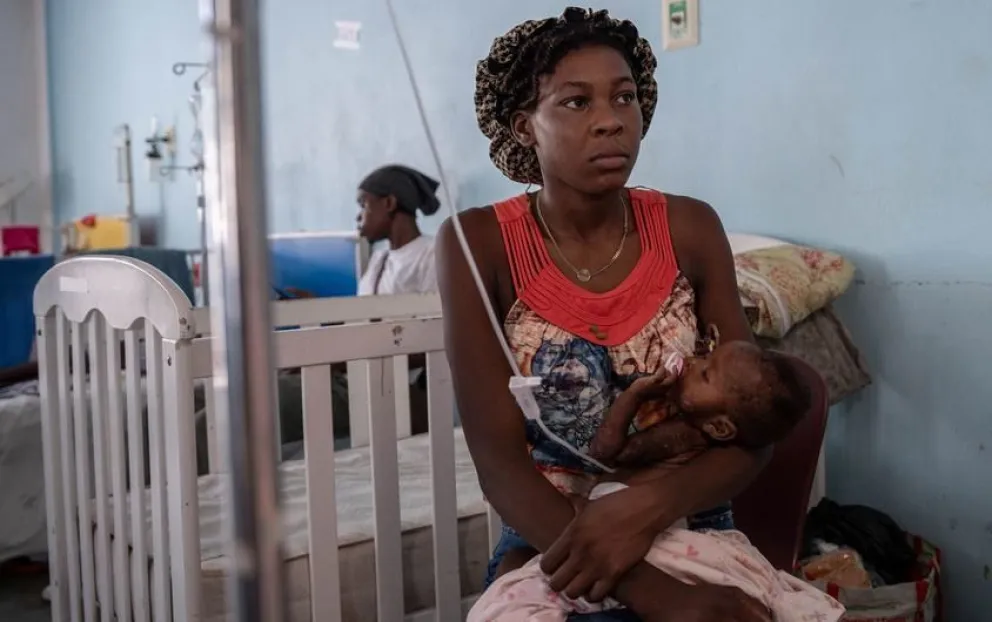 Un niño desnutrido recibe tratamiento en el Hôpital universitaire Justinien de Cap Haitien, Haití. Foto: ONU Noticias/Unicef