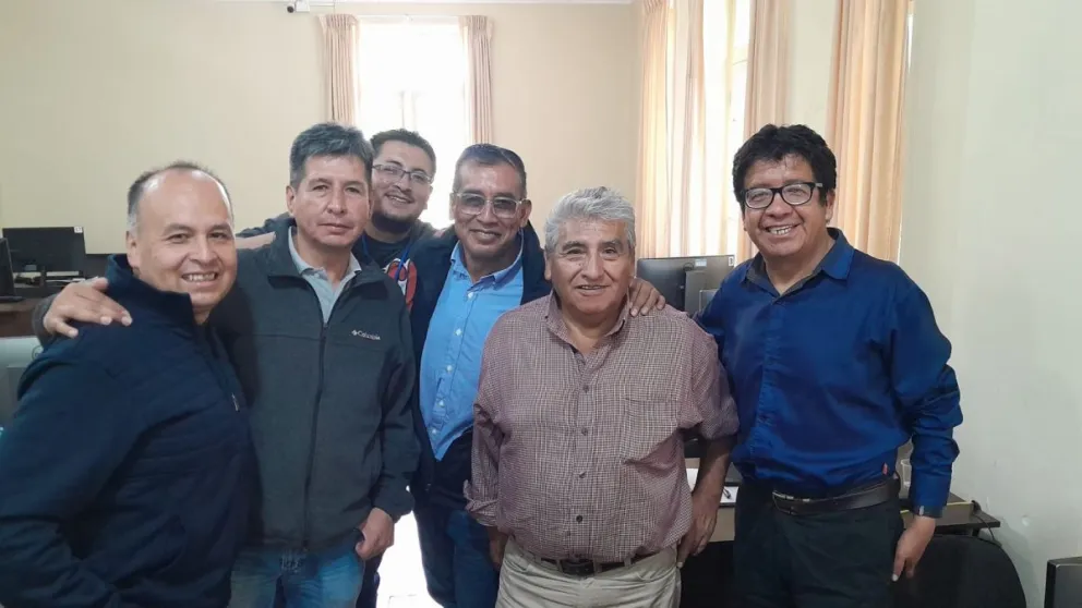 Andrés Rojas, el segundo de la derecha, en la redacción de Visión 360, cuando alistamos el lanzamiento de este medio. Foto: MMG