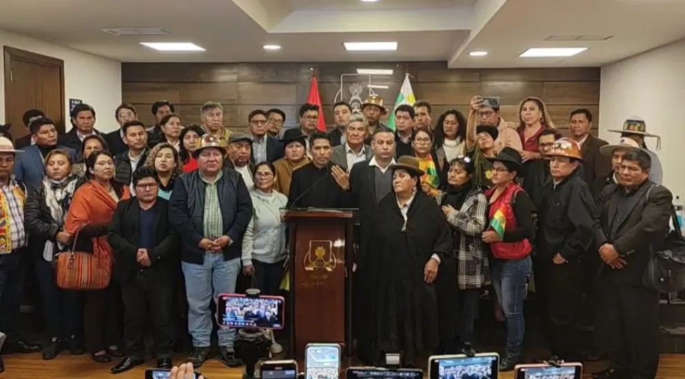 Andrónico Rodríguez, presidente en ejercicio de la ALP , brinda conferencia de prensa. Foto: Captura