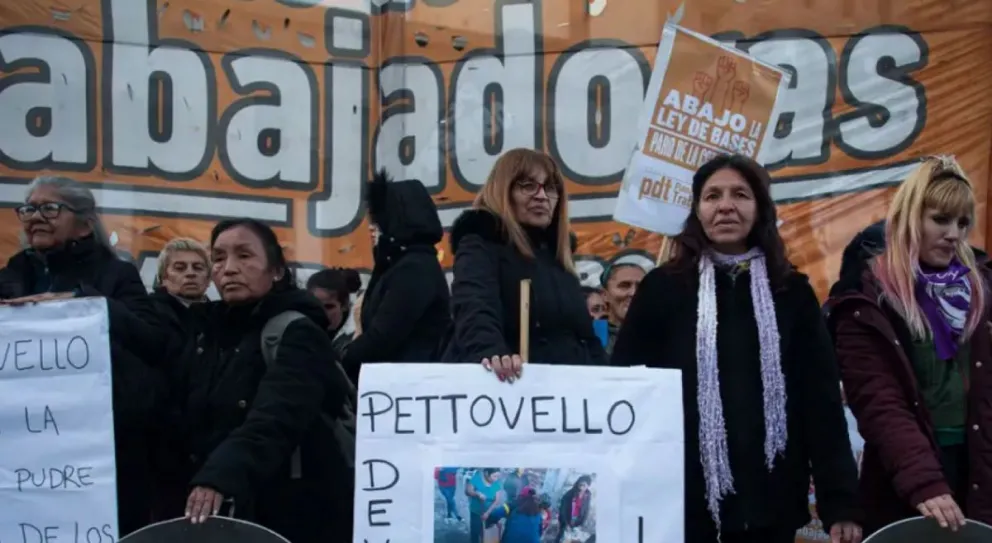 Una reciente protesta del movimiento feminista "Ni una menos" frente al Congreso argentino. Foto: Roberto Almeida 